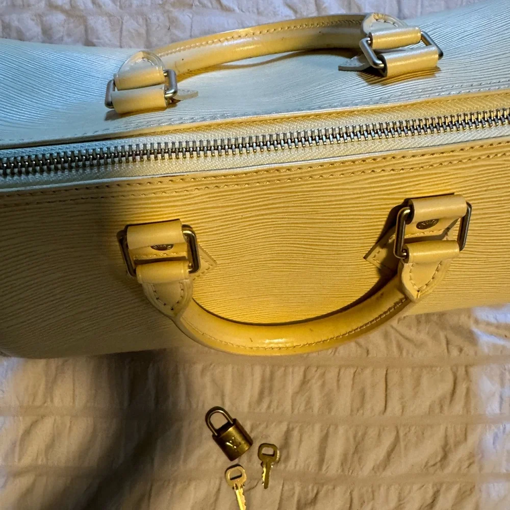 LOUIS VUITTON CLASSIC SPEEDY 25 EPI LEATHER HANDBAG - Picture 5 of 16